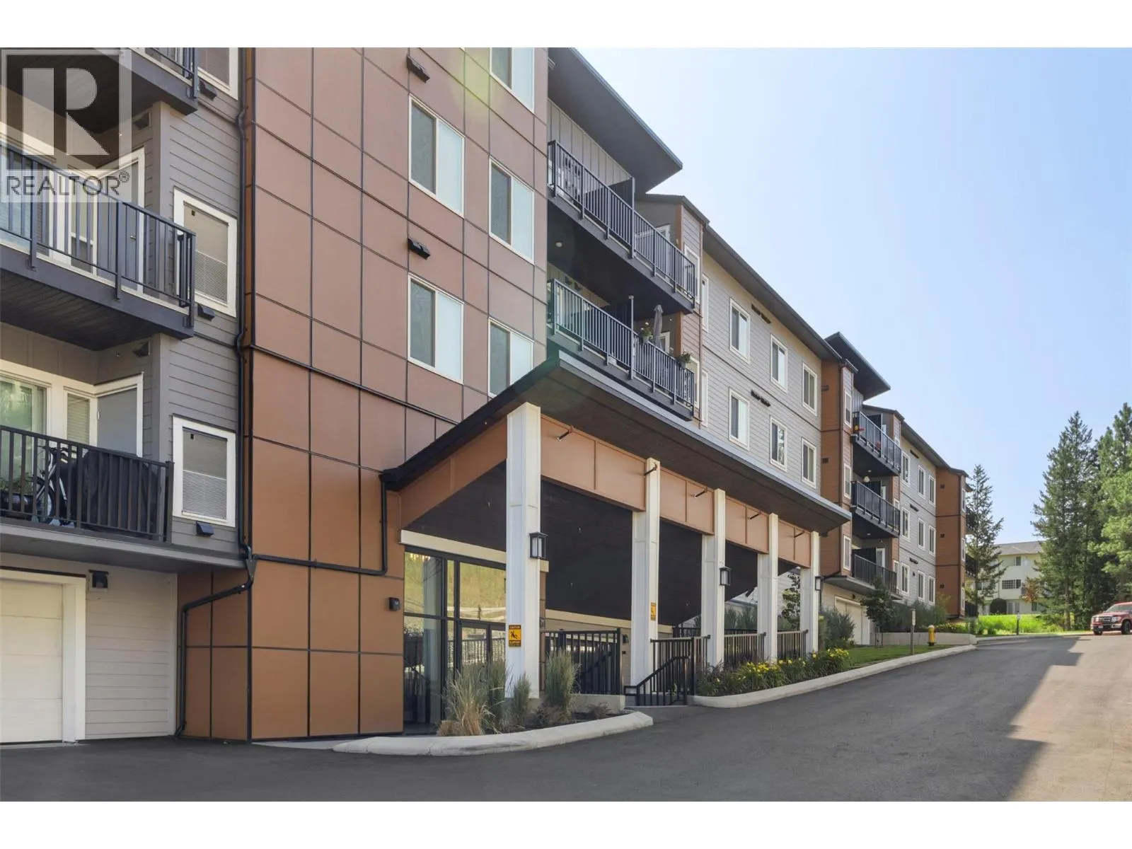 2046 ROBSON Place Unit# 405