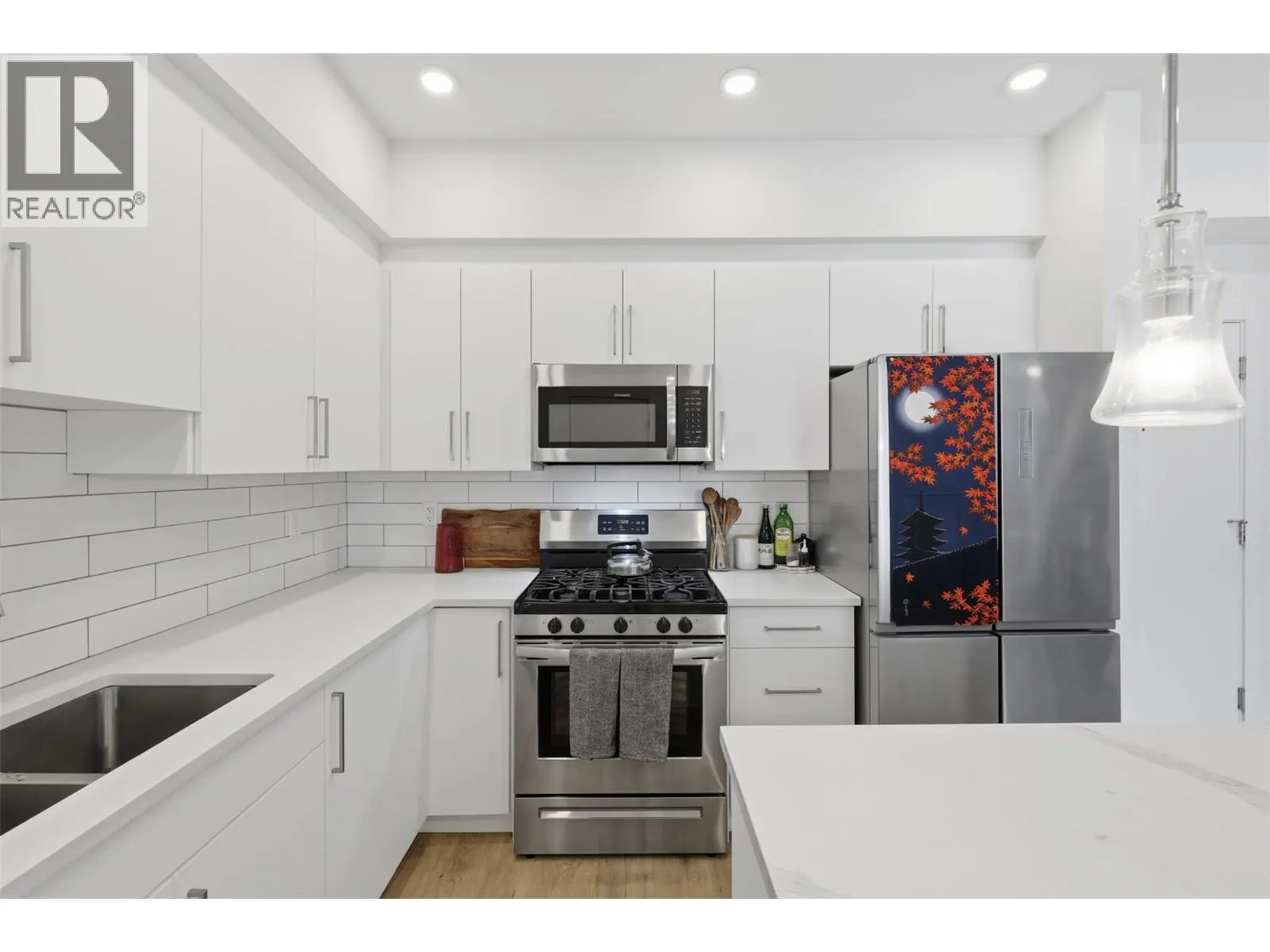 2046 ROBSON Place Unit# 405