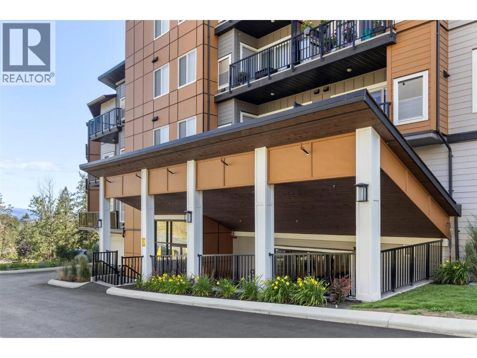 2046 ROBSON Place Unit# 405