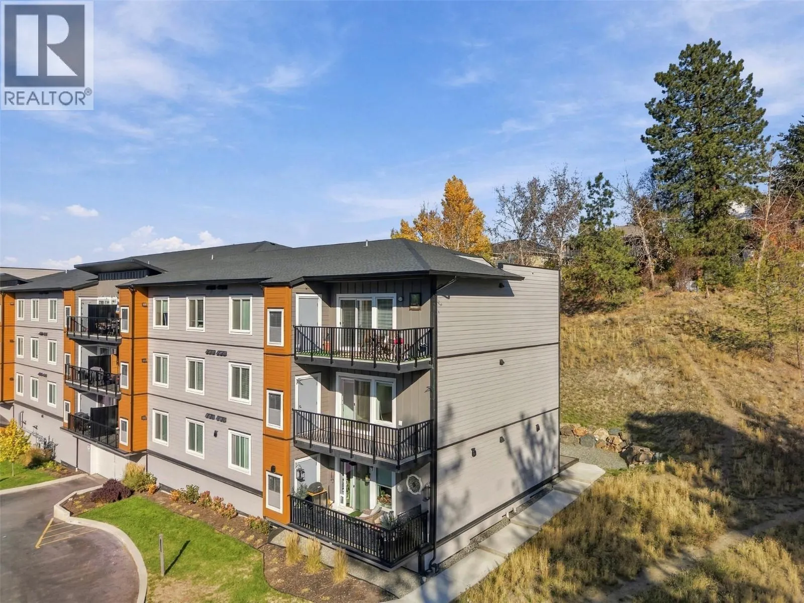 2046 ROBSON Place Unit# 405