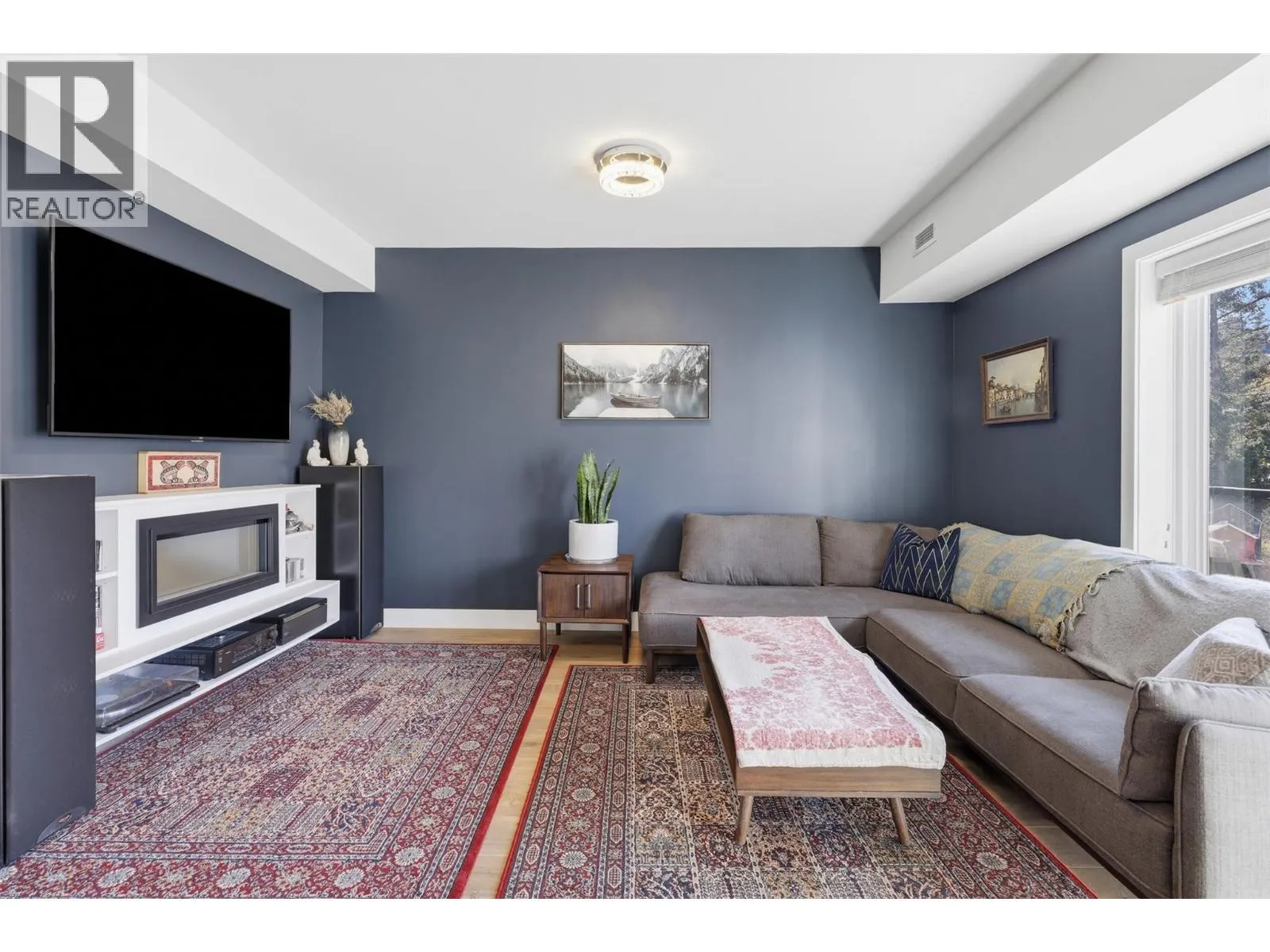 2046 ROBSON Place Unit# 405