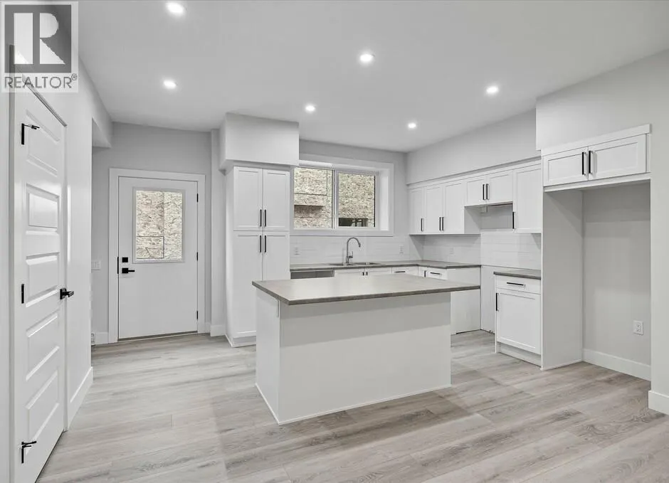 1221 Lone Pine Drive
