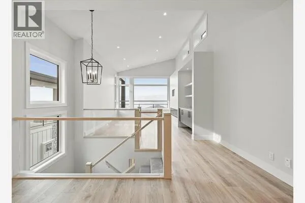 1221 Lone Pine Drive