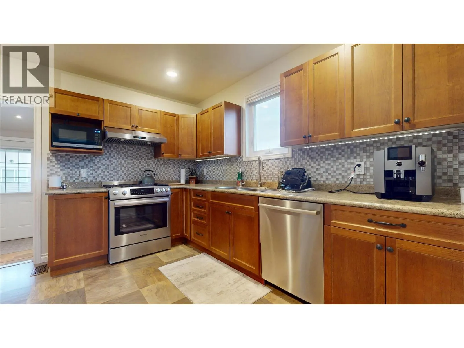 1600 4Th Street N