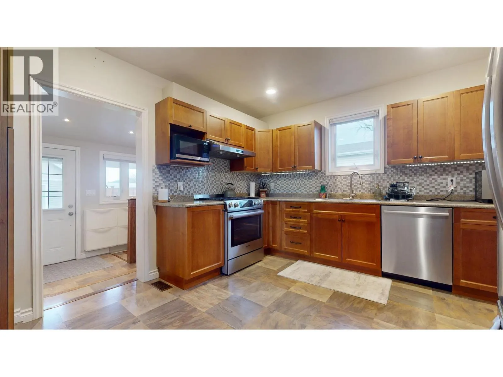 1600 4Th Street N