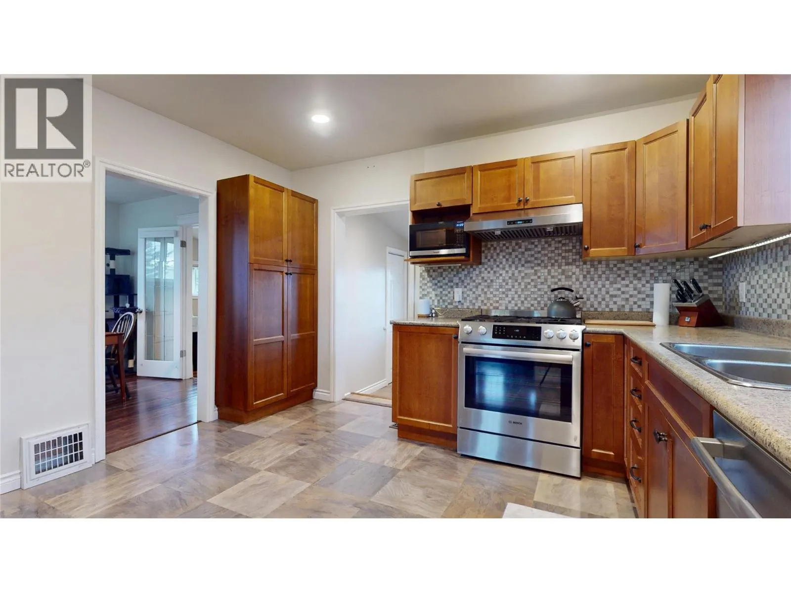 1600 4Th Street N