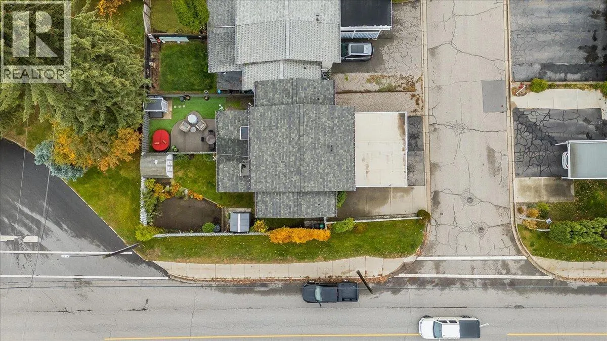 3398 Laurel Crescent