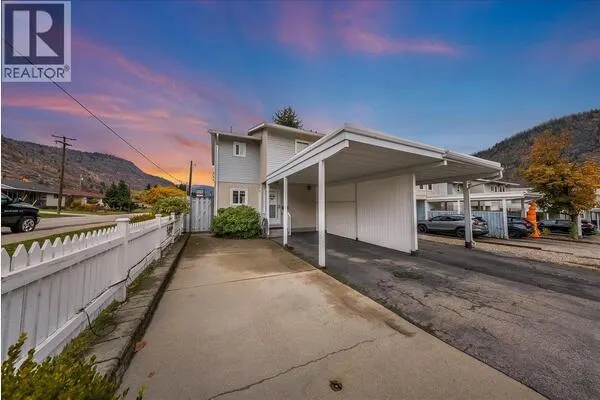 3398 Laurel Crescent