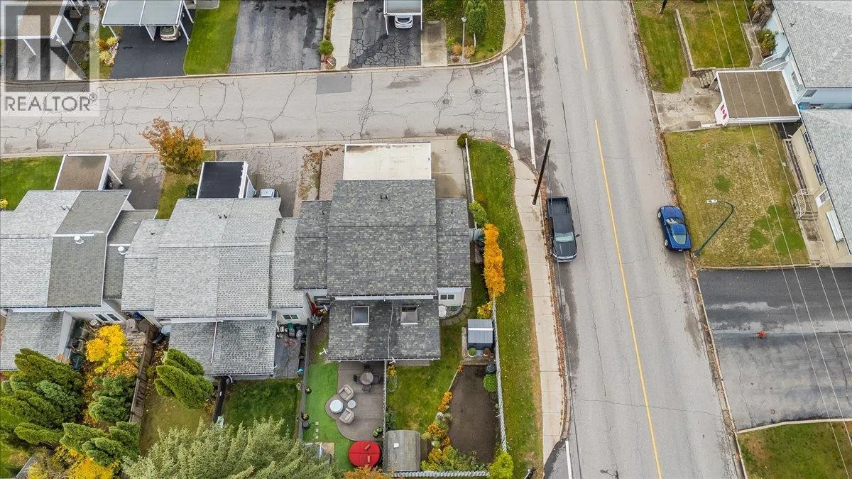 3398 Laurel Crescent