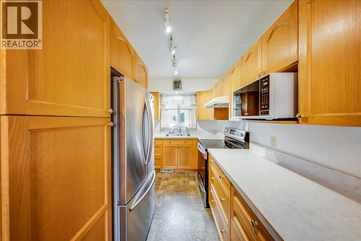 3398 Laurel Crescent