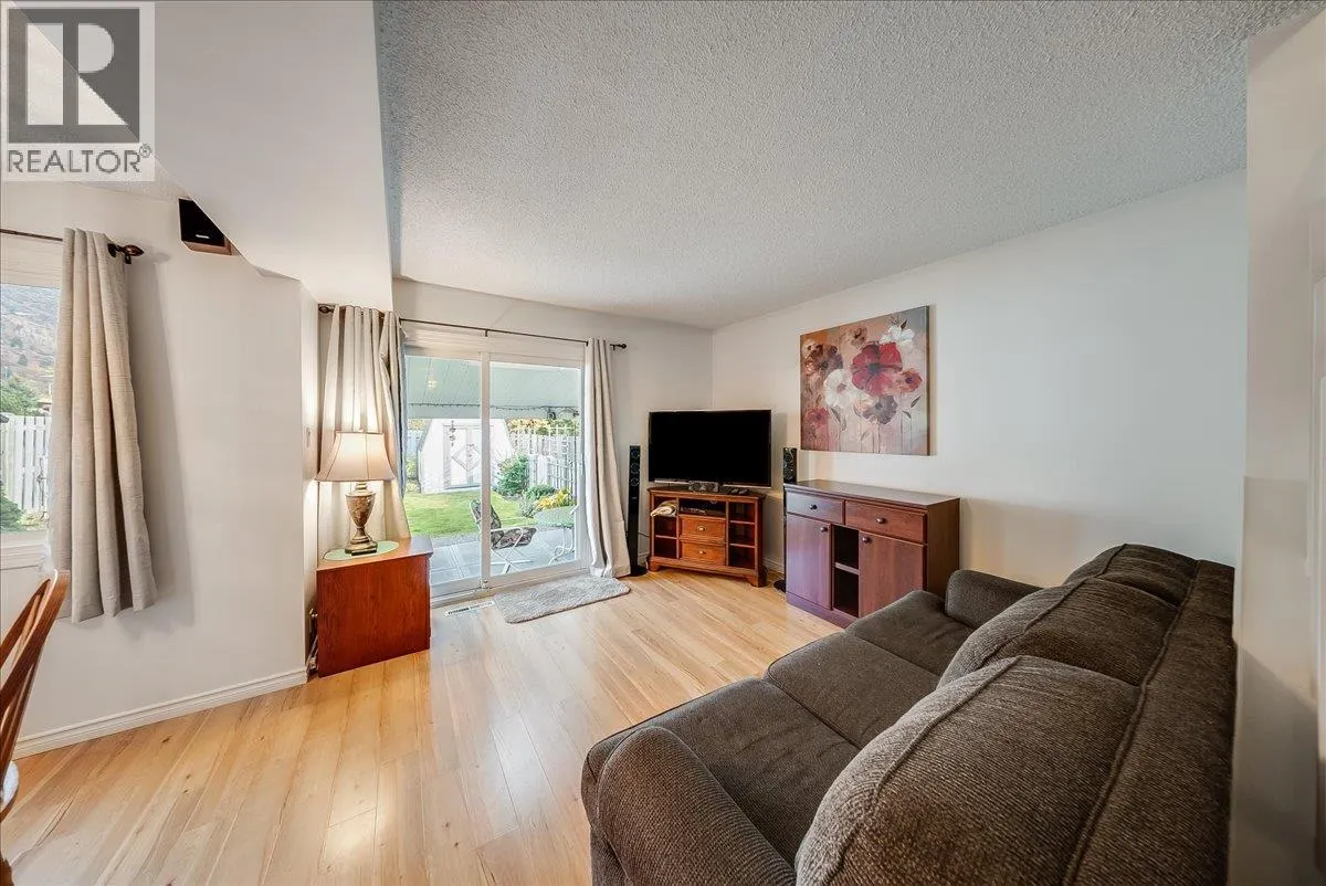 3398 Laurel Crescent