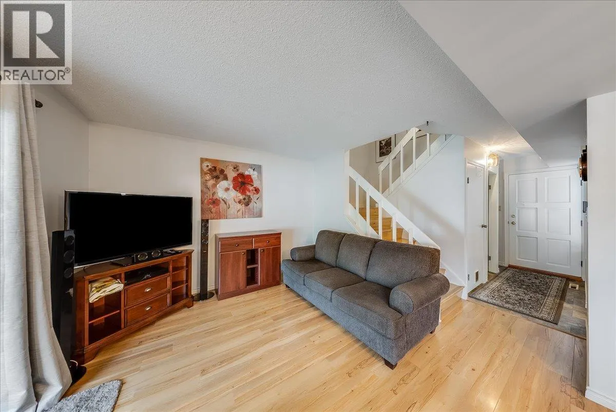 3398 Laurel Crescent