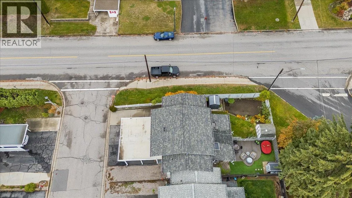3398 Laurel Crescent