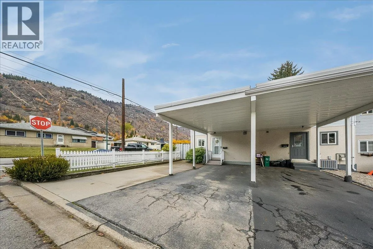 3398 Laurel Crescent