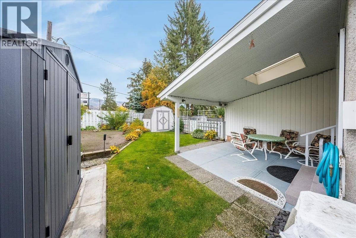 3398 Laurel Crescent