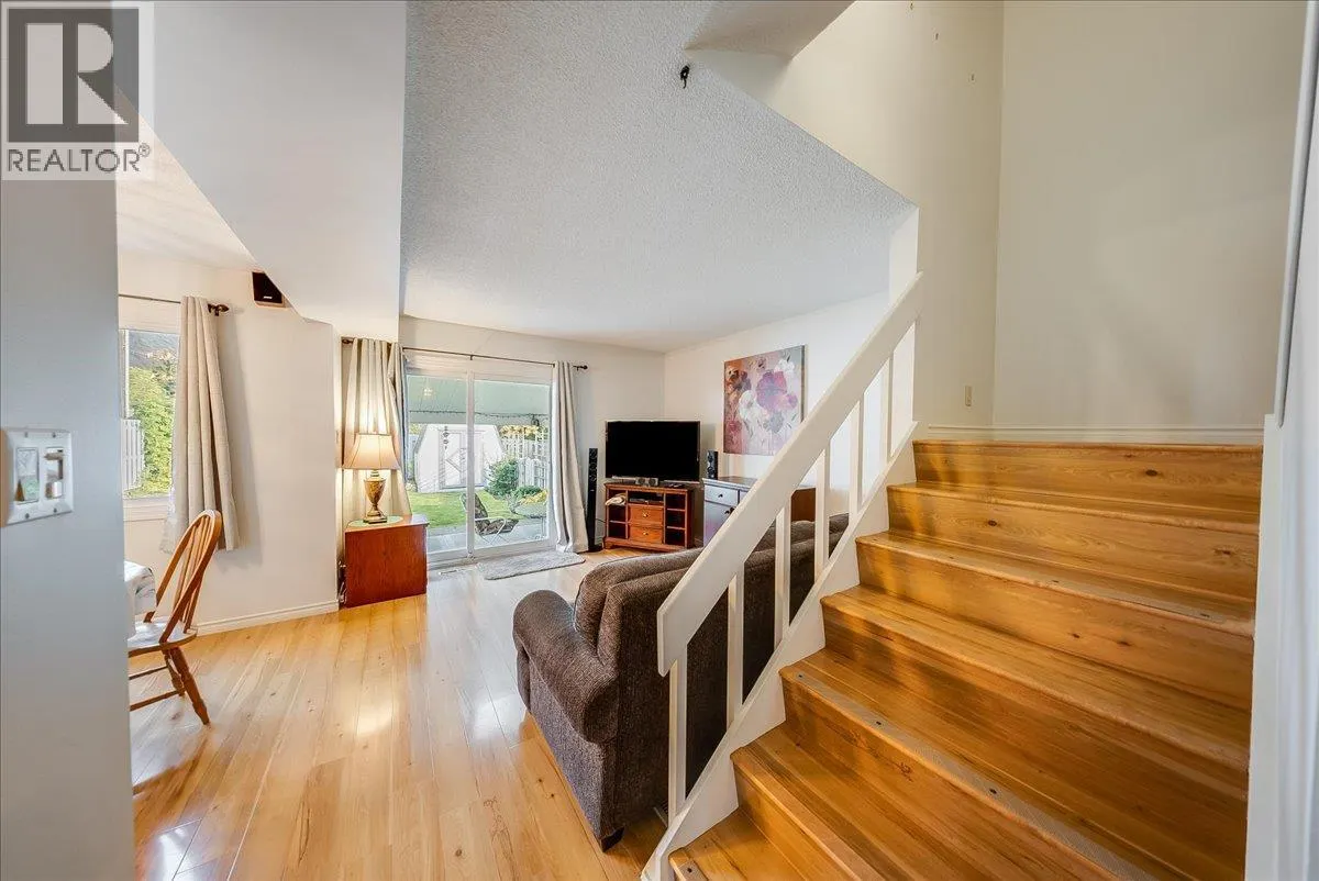 3398 Laurel Crescent