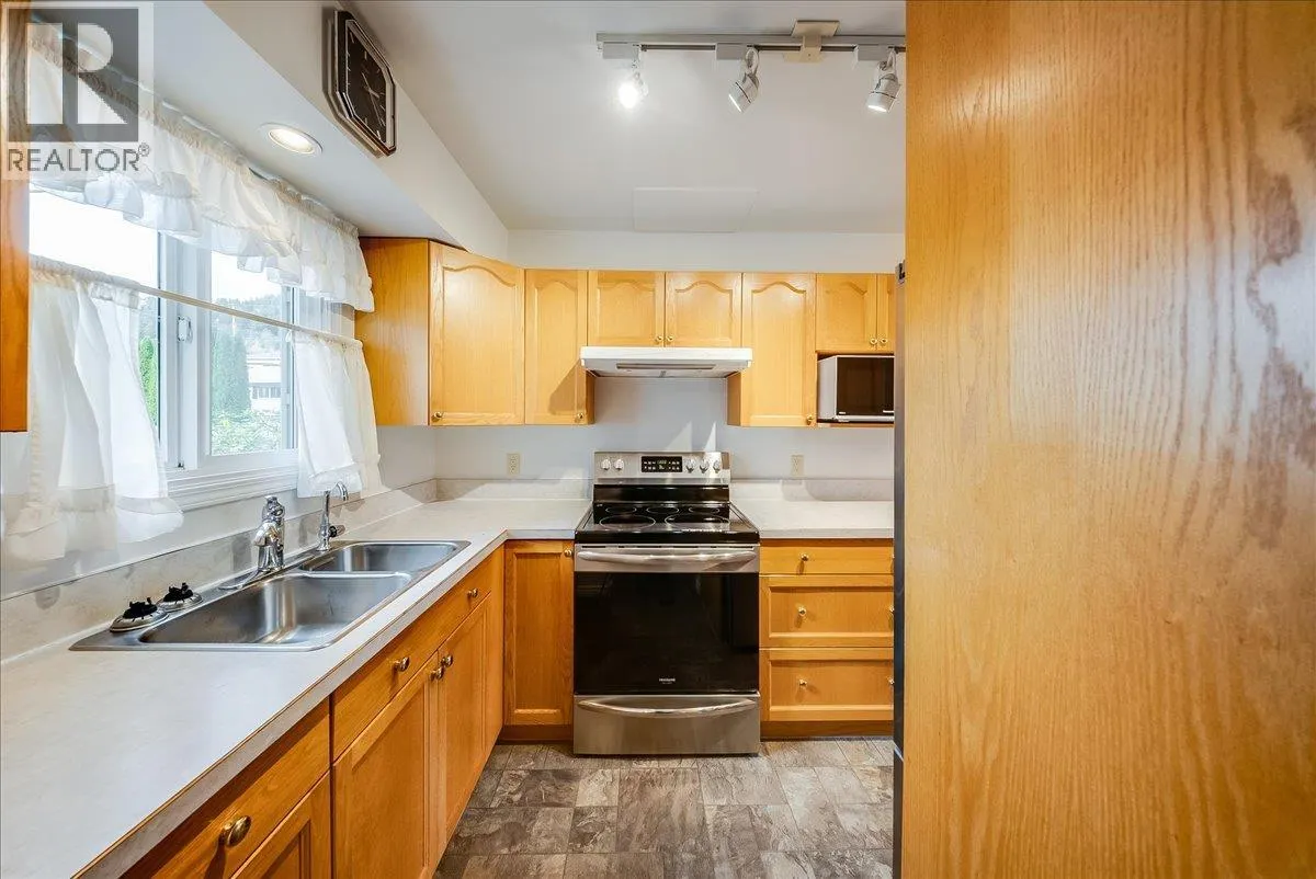 3398 Laurel Crescent