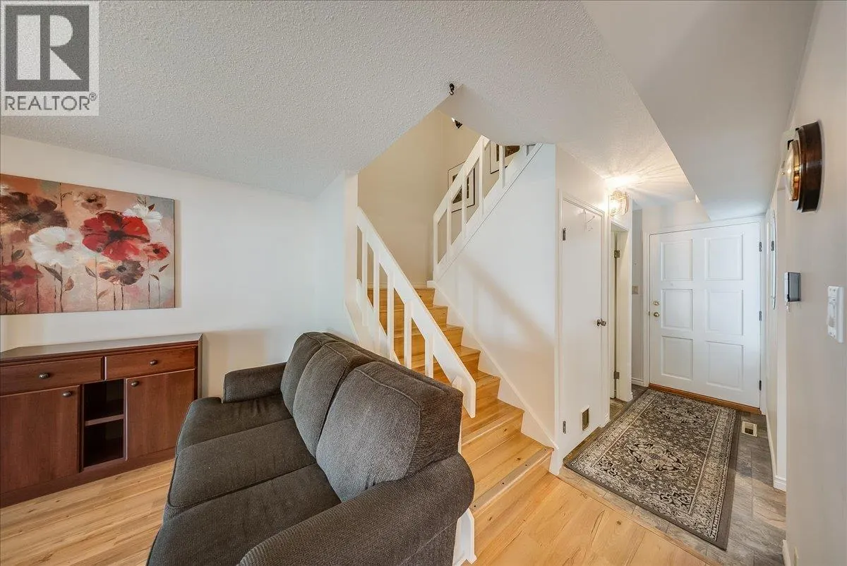 3398 Laurel Crescent