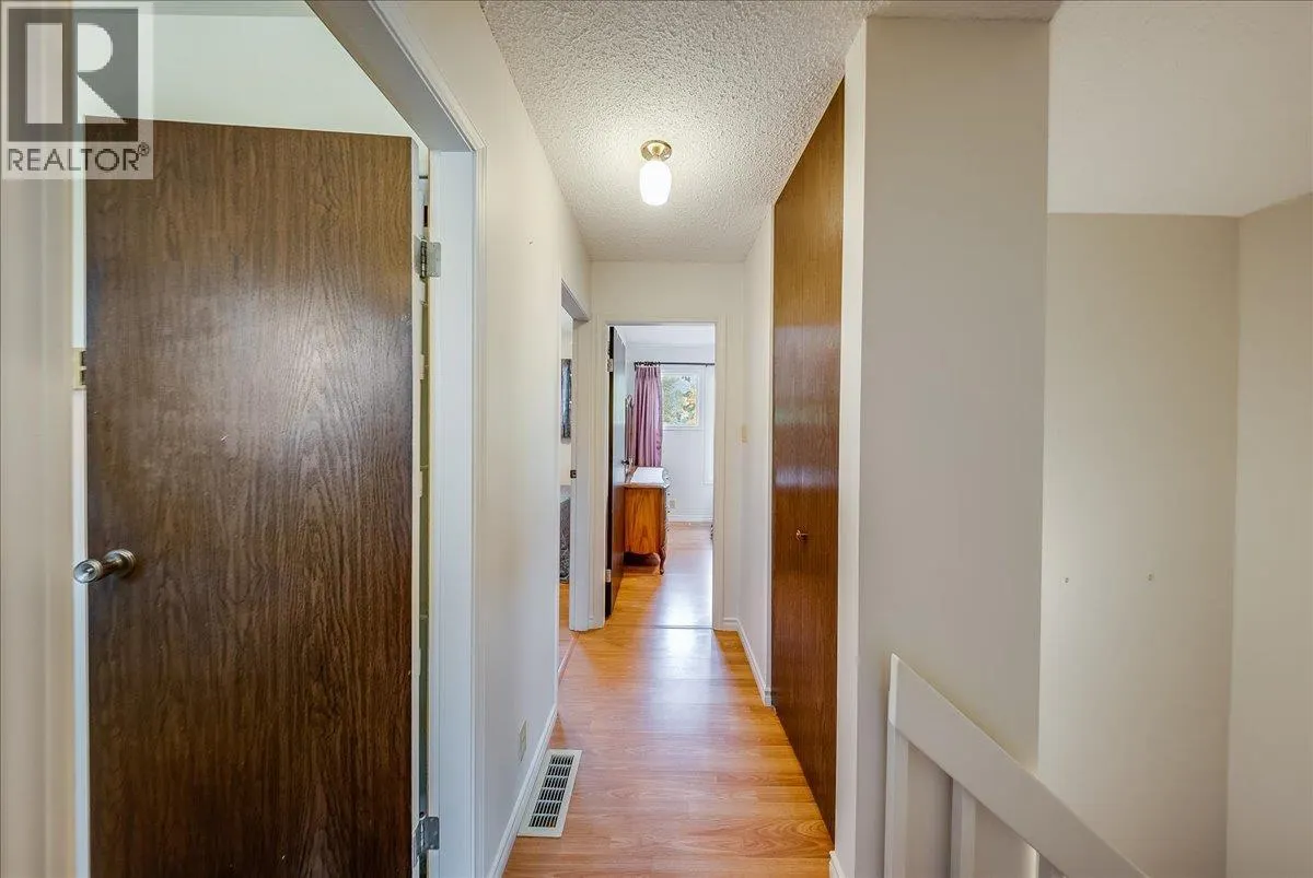 3398 Laurel Crescent