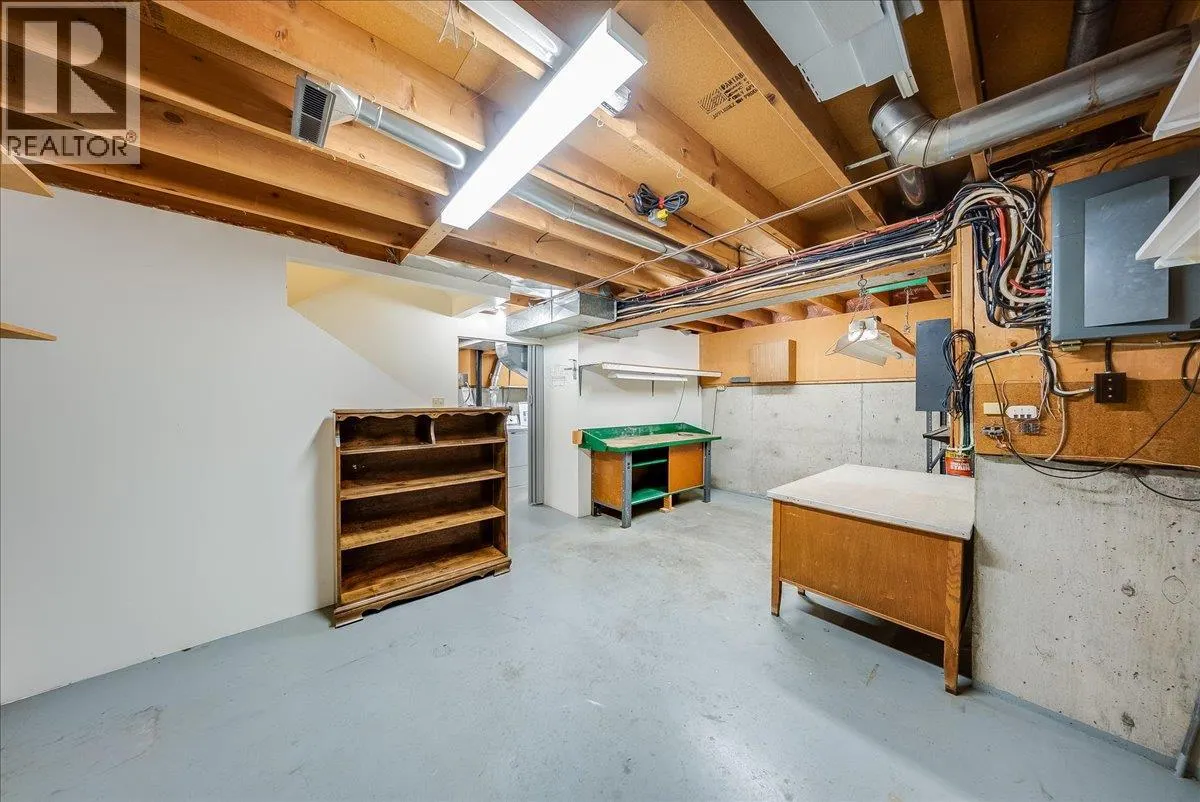3398 Laurel Crescent