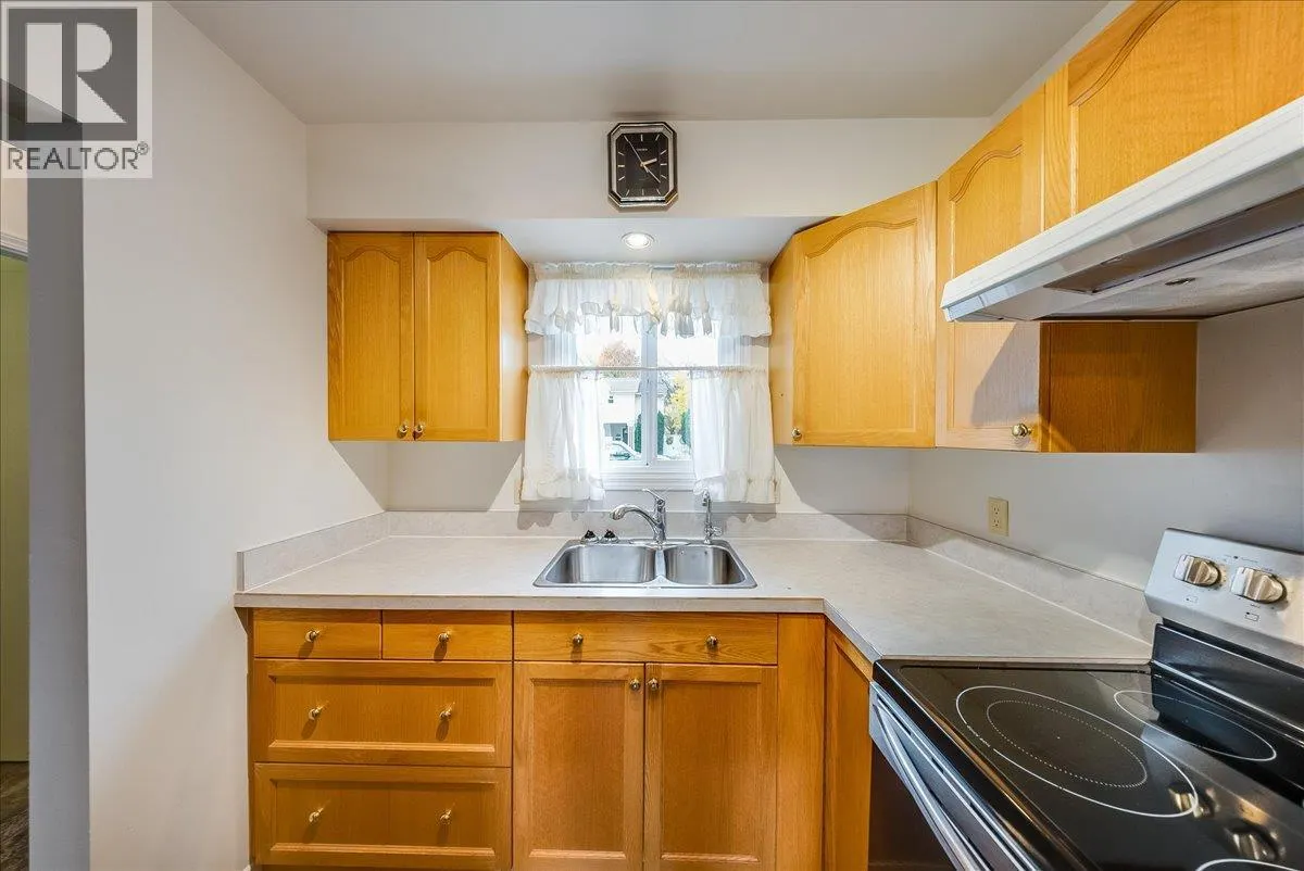 3398 Laurel Crescent
