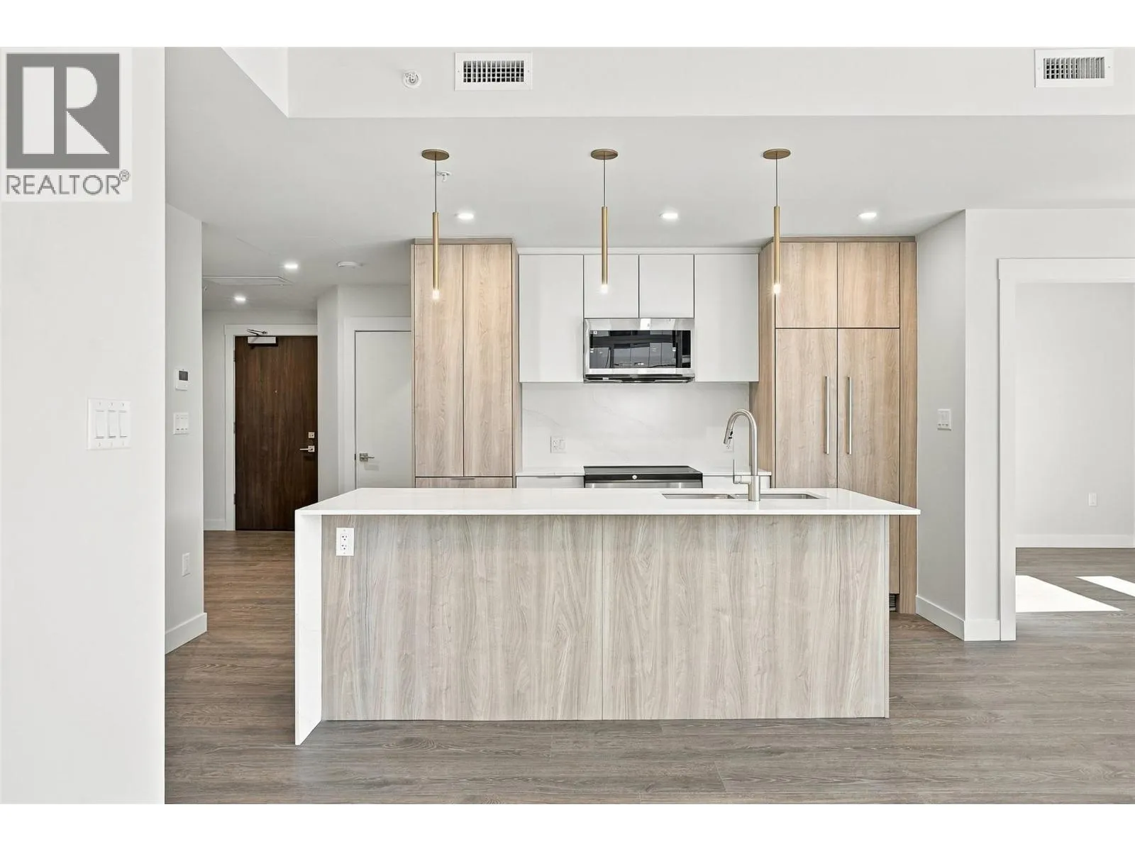 460 Nicola Street Unit# 902