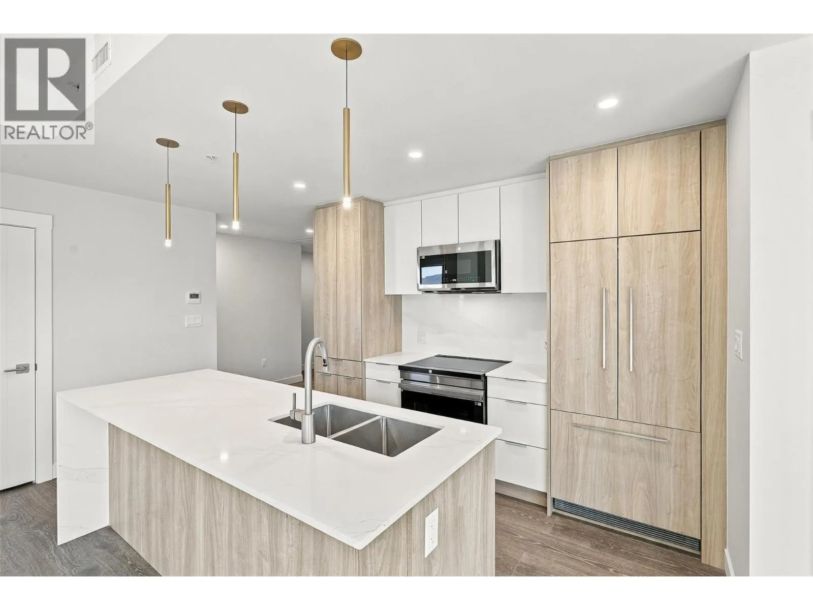 460 Nicola Street Unit# 902