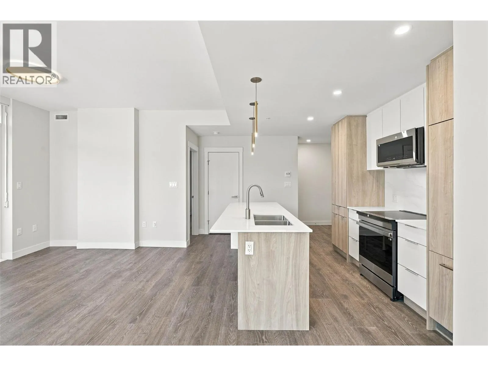 460 Nicola Street Unit# 902