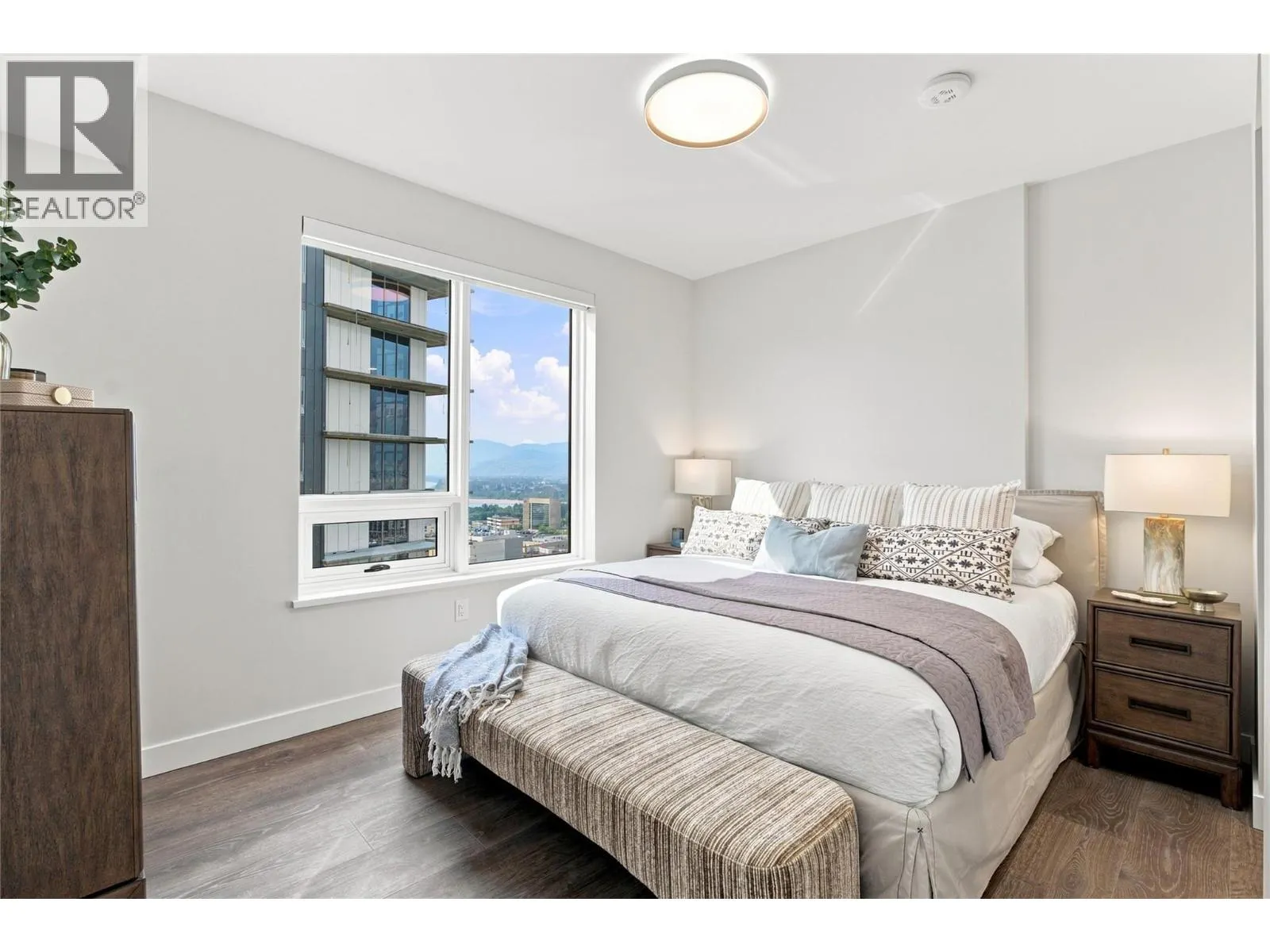 460 Nicola Street Unit# 902