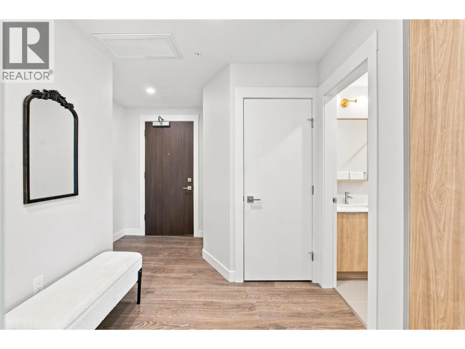 460 Nicola Street Unit# 902