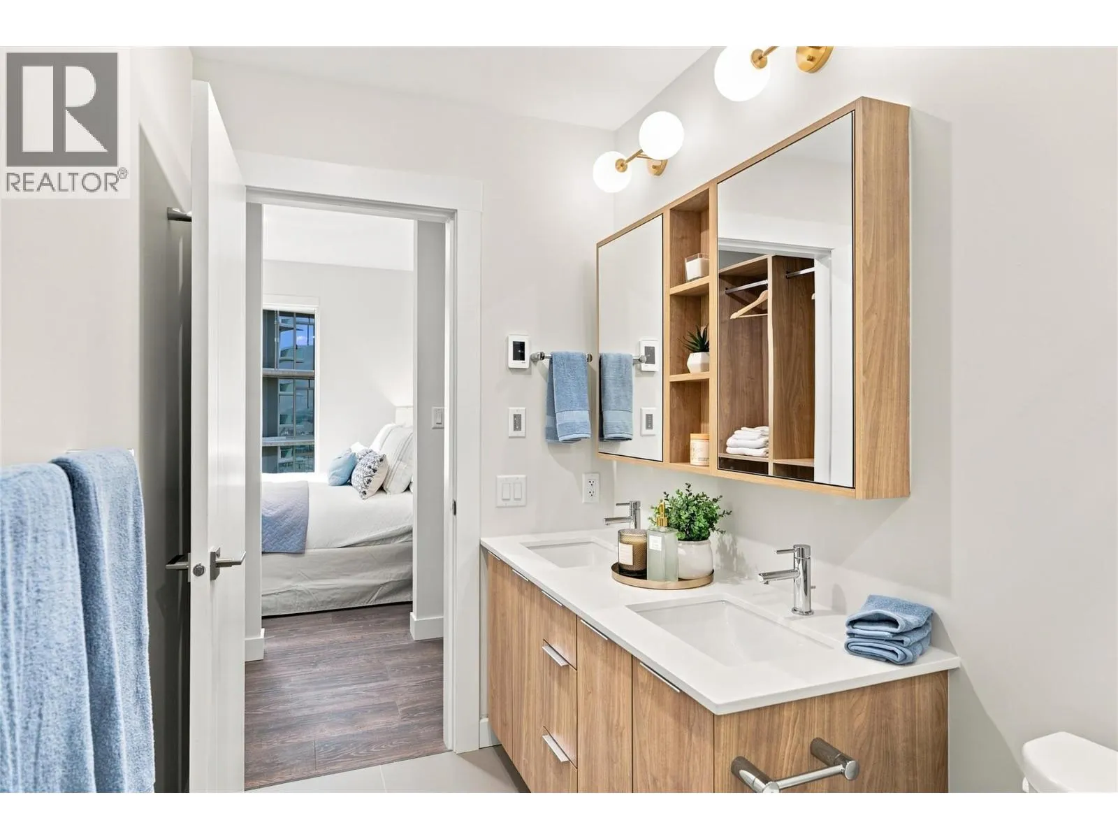 460 Nicola Street Unit# 902