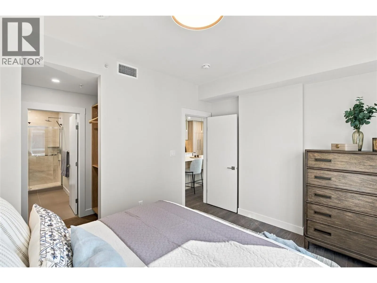 460 Nicola Street Unit# 902