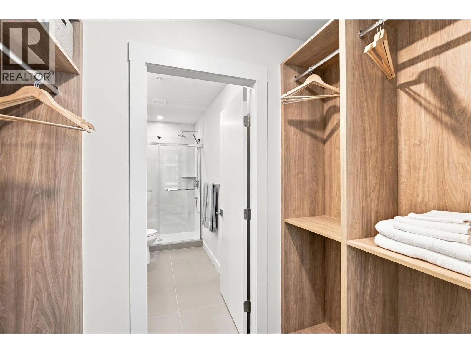 460 Nicola Street Unit# 902