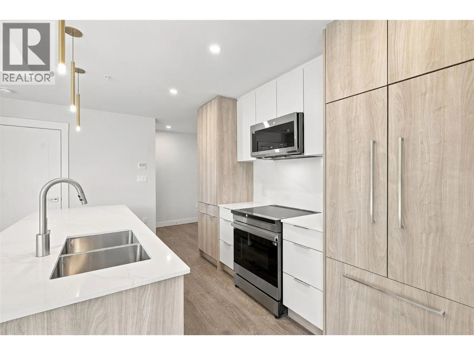 460 Nicola Street Unit# 902