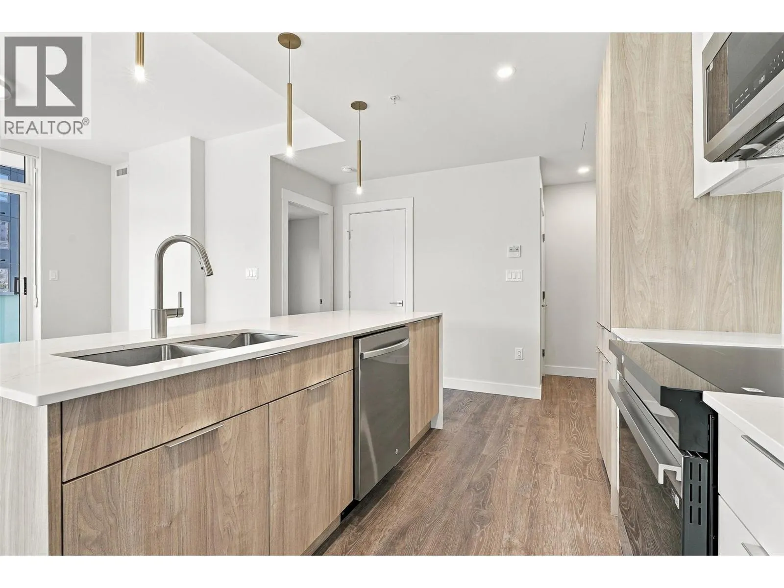 460 Nicola Street Unit# 902