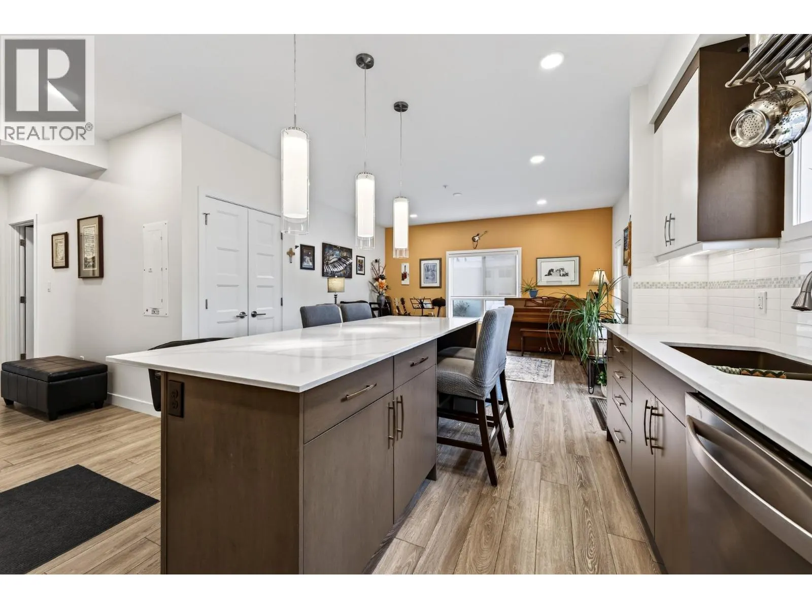 410 5th Avenue S Unit# 2206