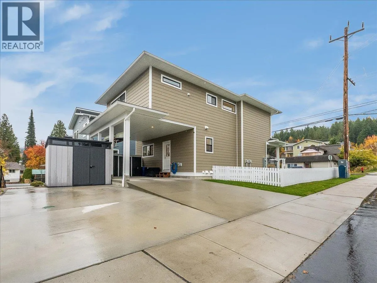 710 Innes W Street