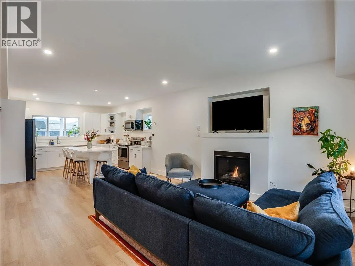 710 Innes W Street