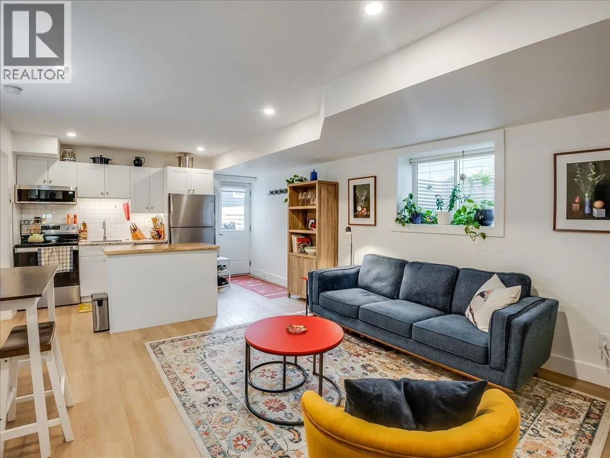 710 Innes W Street