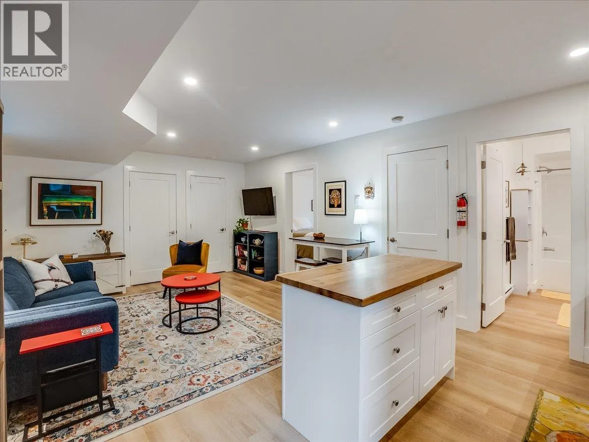 710 Innes W Street