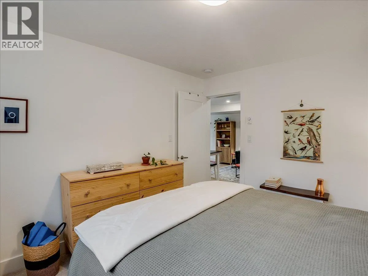 710 Innes W Street