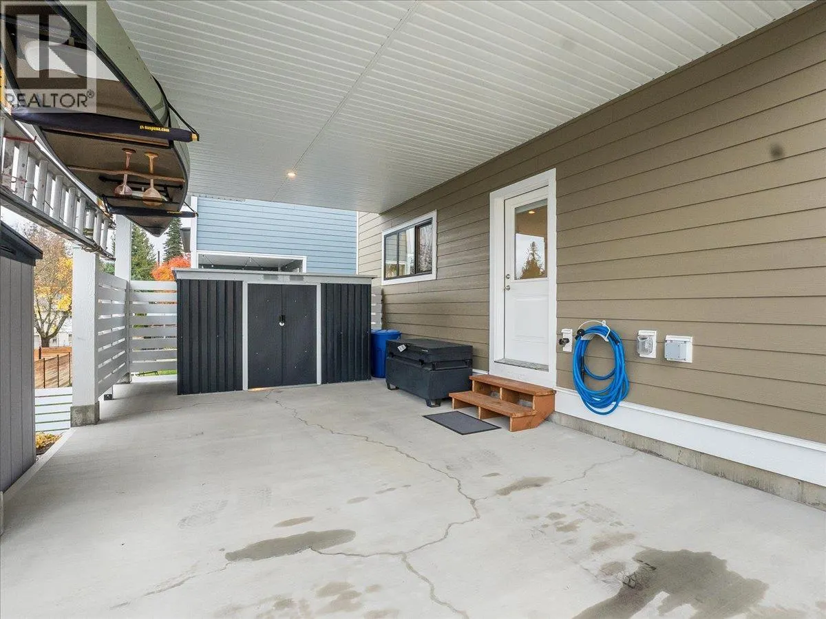 710 Innes W Street