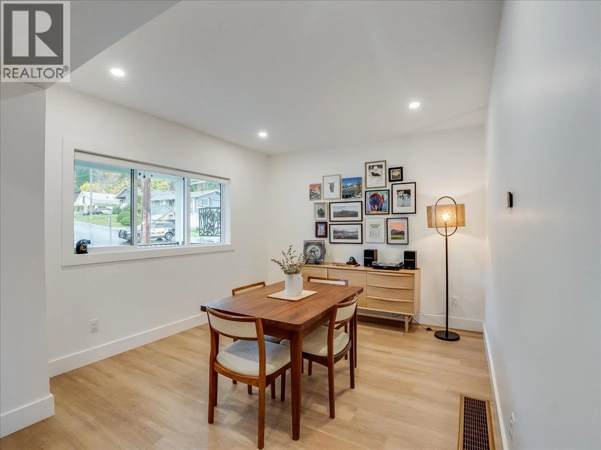 710 Innes W Street