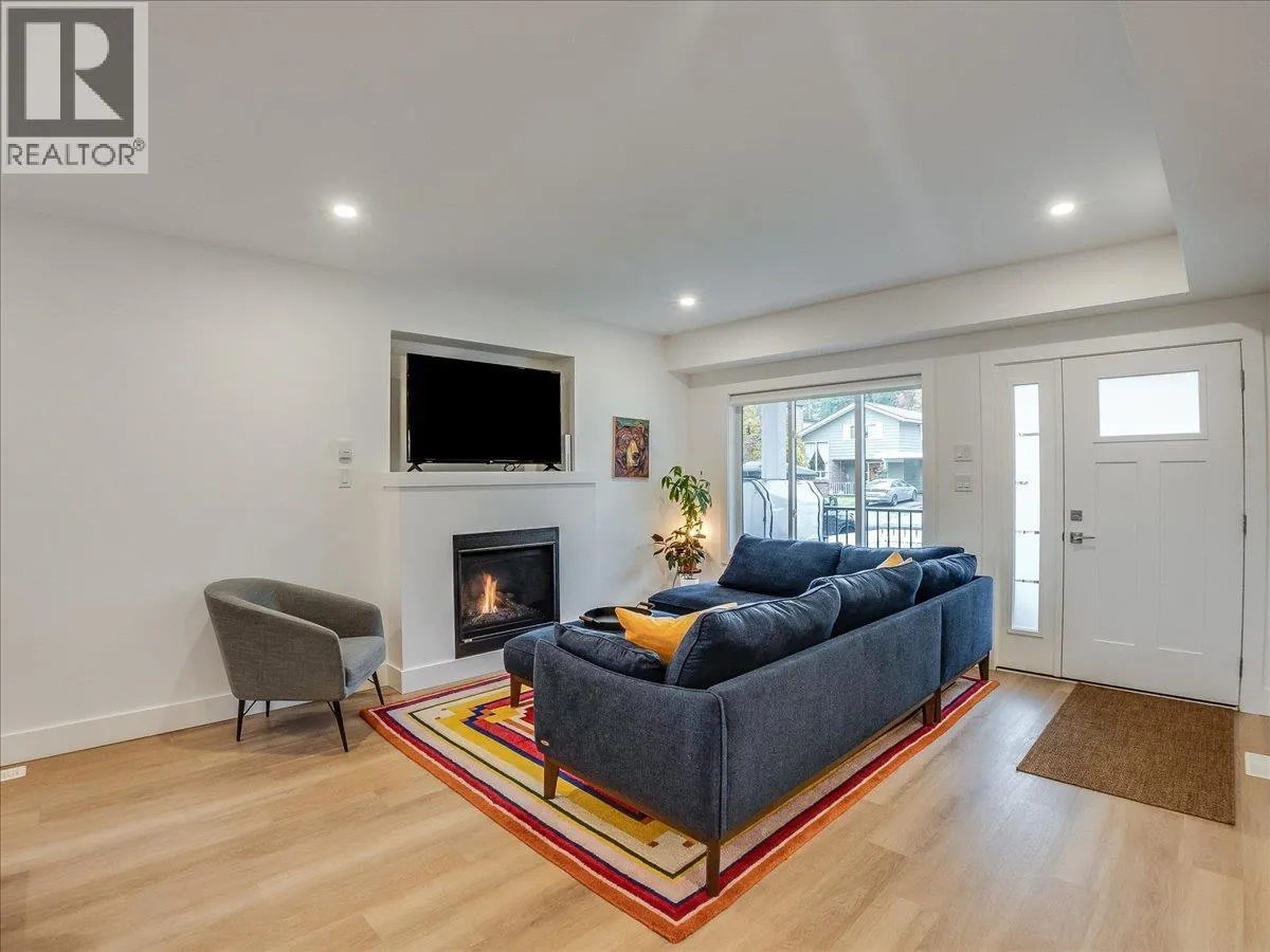 710 Innes W Street
