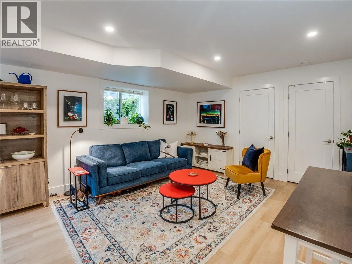 710 Innes W Street