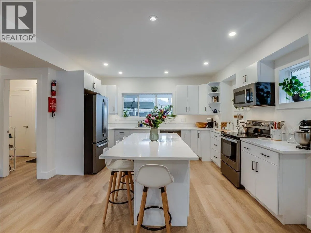 710 Innes W Street