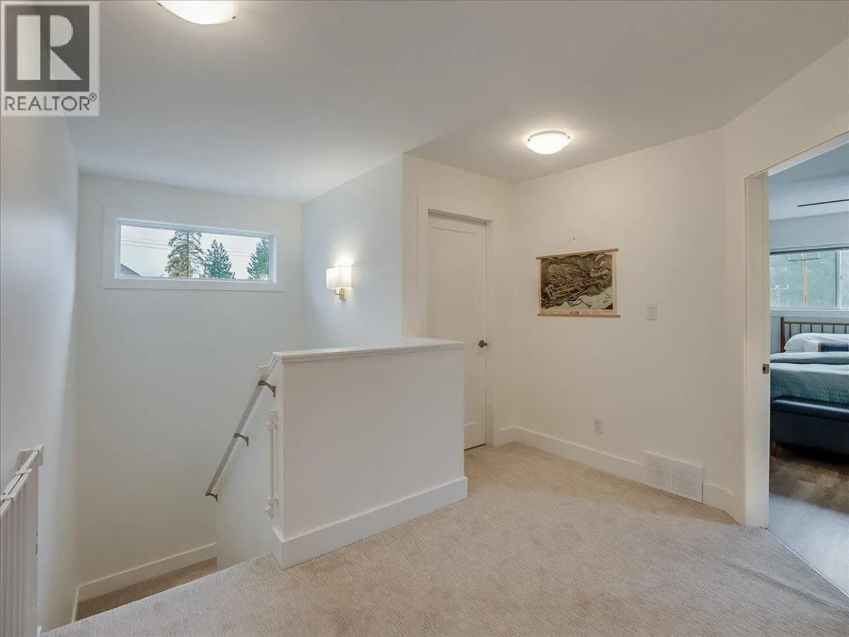 710 Innes W Street