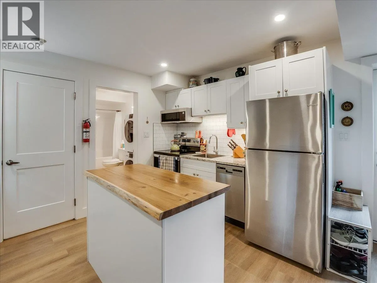 710 Innes W Street