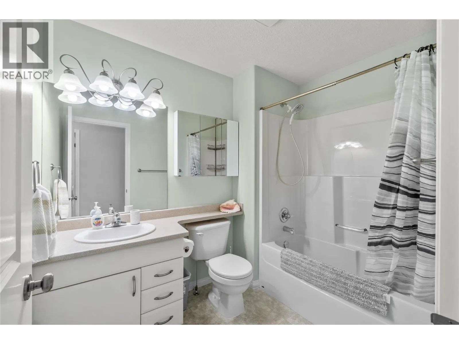 1104 QUAIL Drive Unit# 27