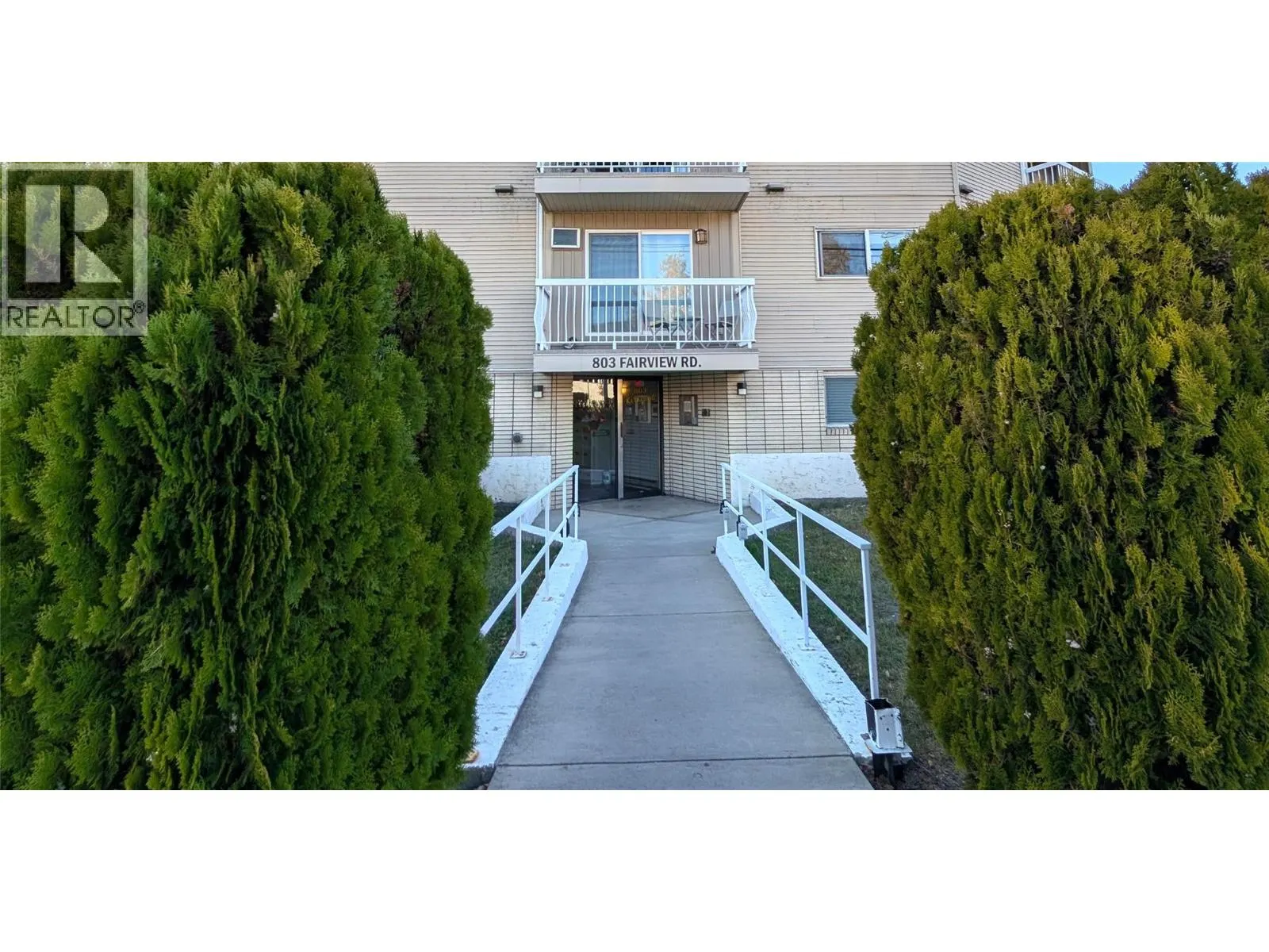 803 FAIRVIEW Road Unit# 211